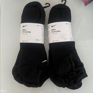 6 Nike Everyday Black Casual Socks